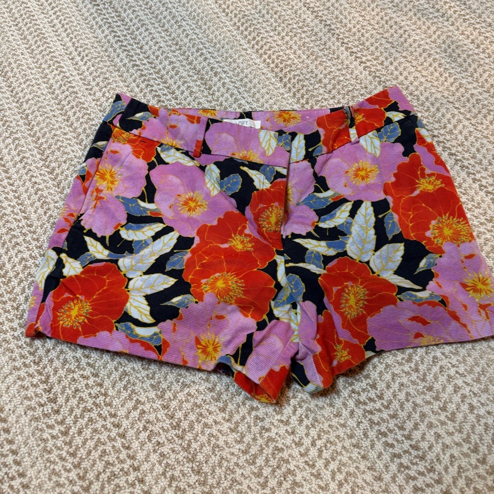 LOFT Rivera Floral Shorts in size 10